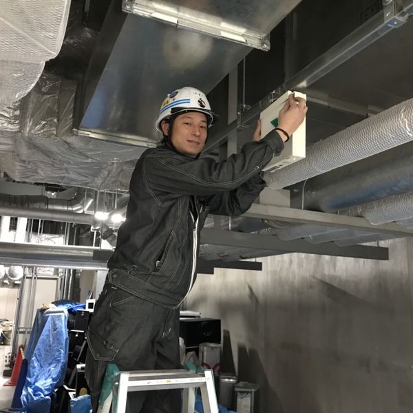 大阪で電気工事の見習い職人として働きたい方からのご応募も歓迎しています