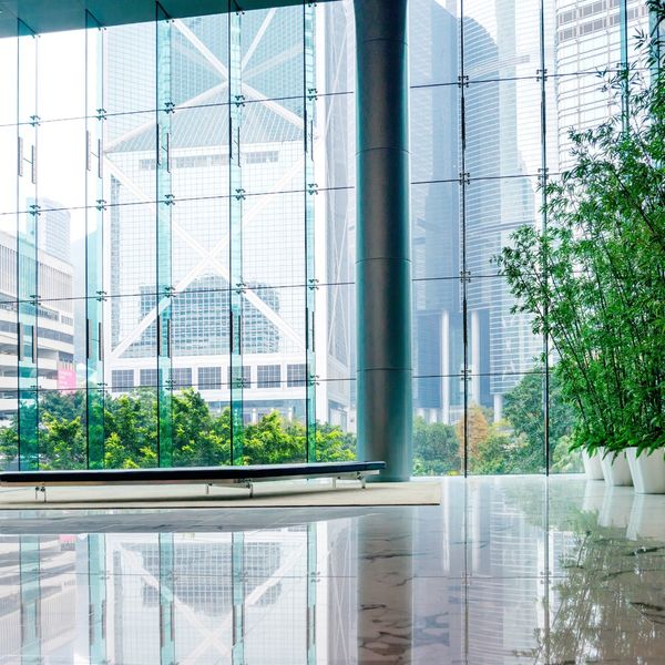 大阪にある電気工事会社は共に仕事に携わる協力会社を募集しております